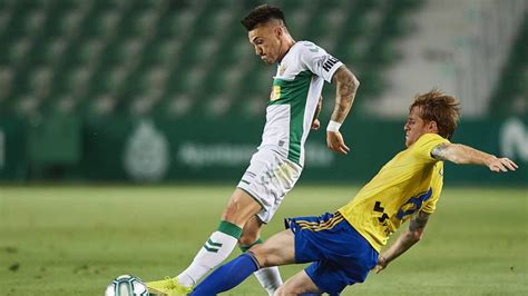 sinereal|El Real Oviedo traspasa la barrera del playoff en Elche .
